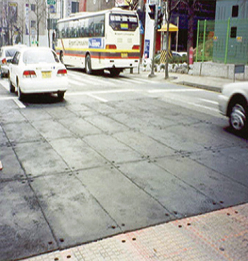 Road decking panel antislip